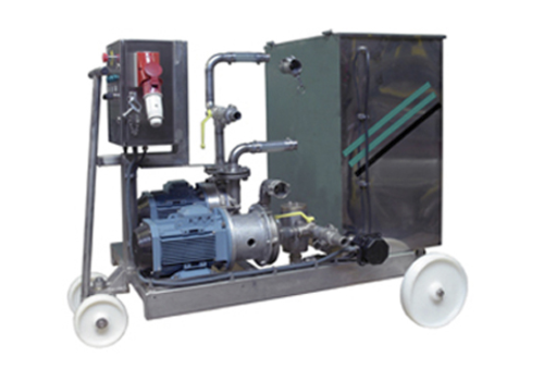 Mobile cleaning equipment for underground fermenters